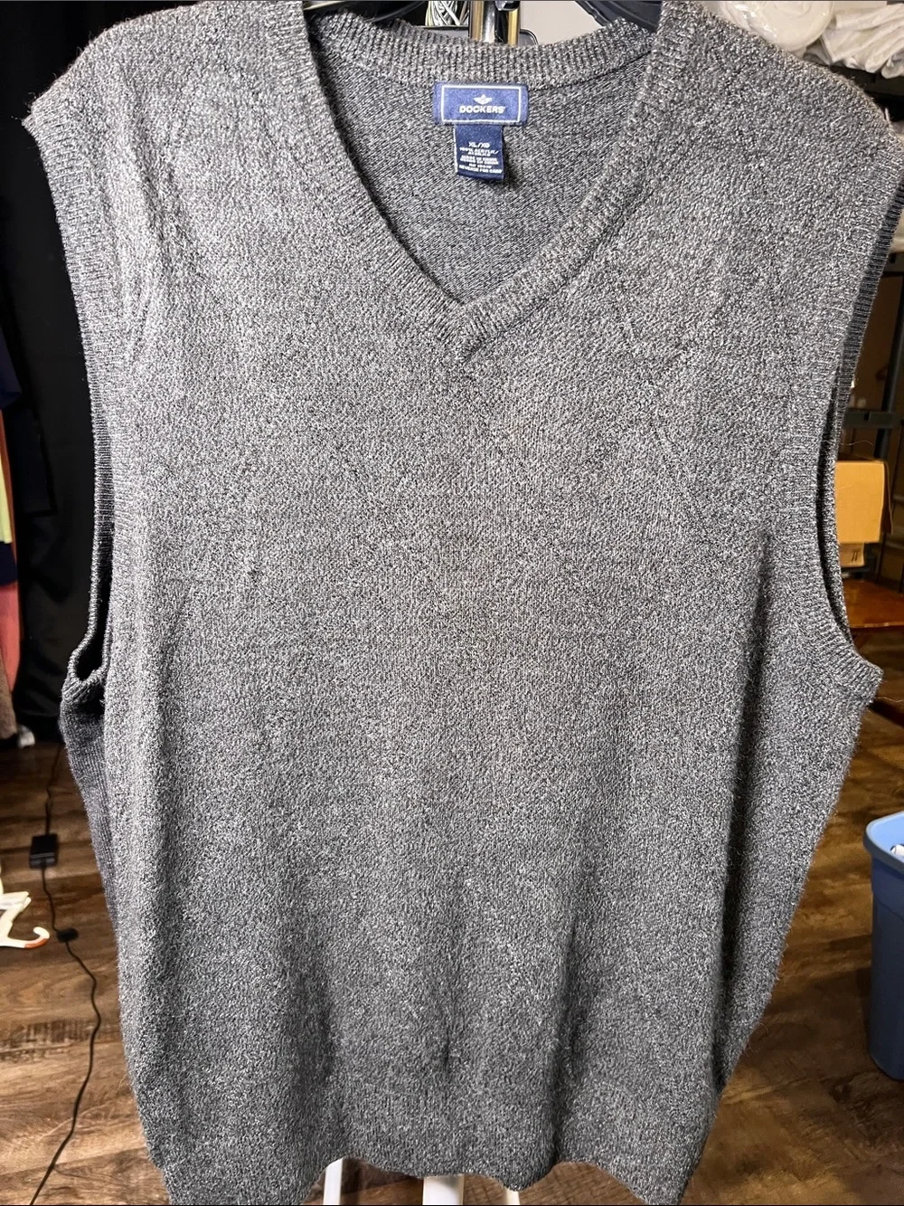 2 XL Dockers Men’s Gray V-Neck Sweater Vests